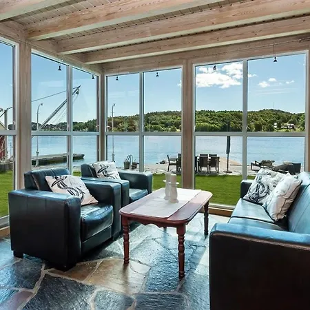 Villa House By The Sea *